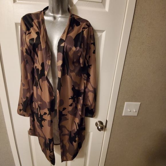 Camoflauge Lightweight Sweater NWOT - Picture 1 of 4